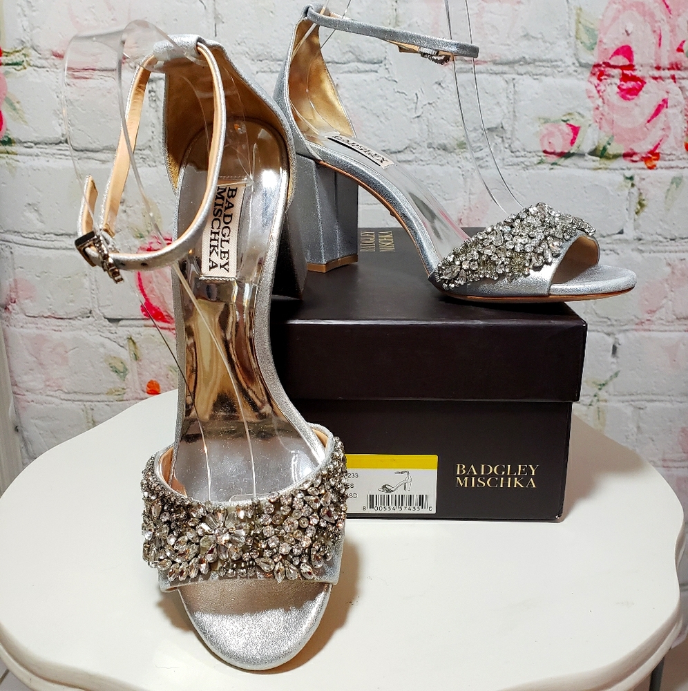 Badgley Mischka Hines NIB